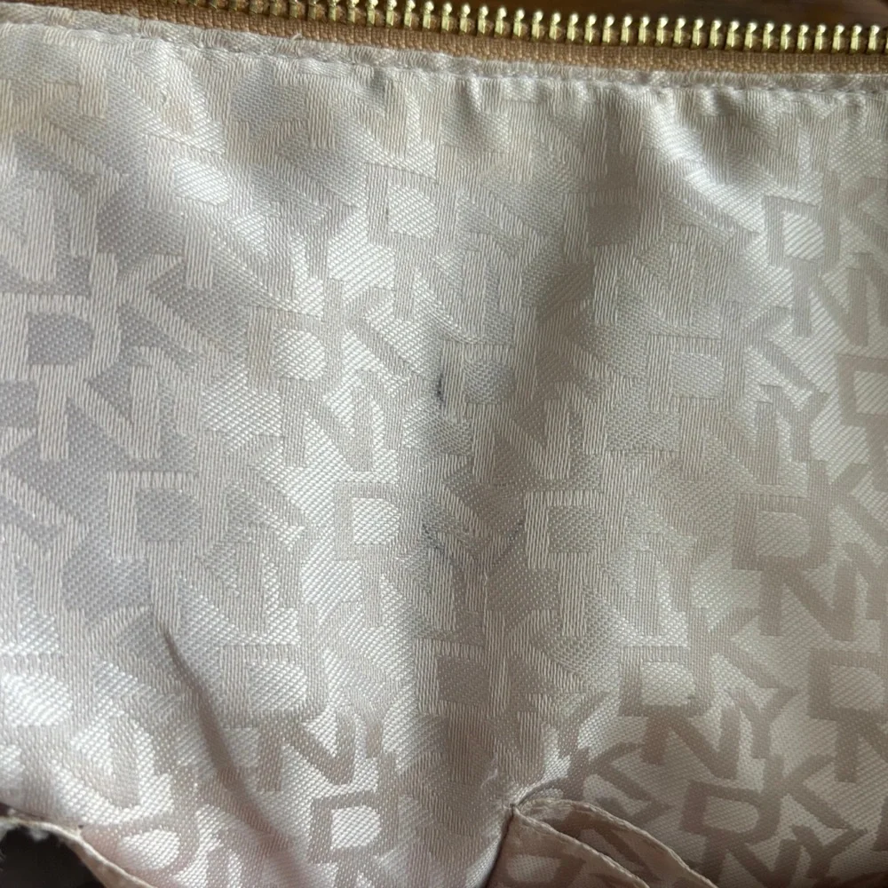 👜 DKNY Logo Satchel / Top Handle Bag ✨